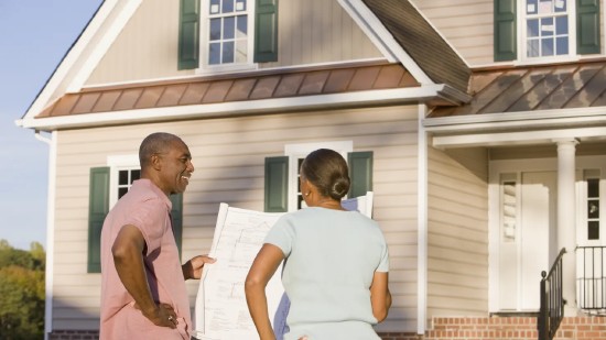 中东局势动荡，油价高位运行；抵押贷款利率随之攀升，购房者面临新挑战。