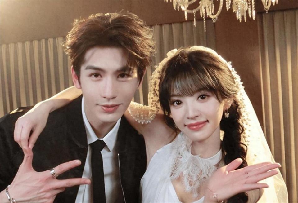 戏里甜到齁、戏外冷如冰：这对顶流CP被资本裹挟的爱情太让人心疼