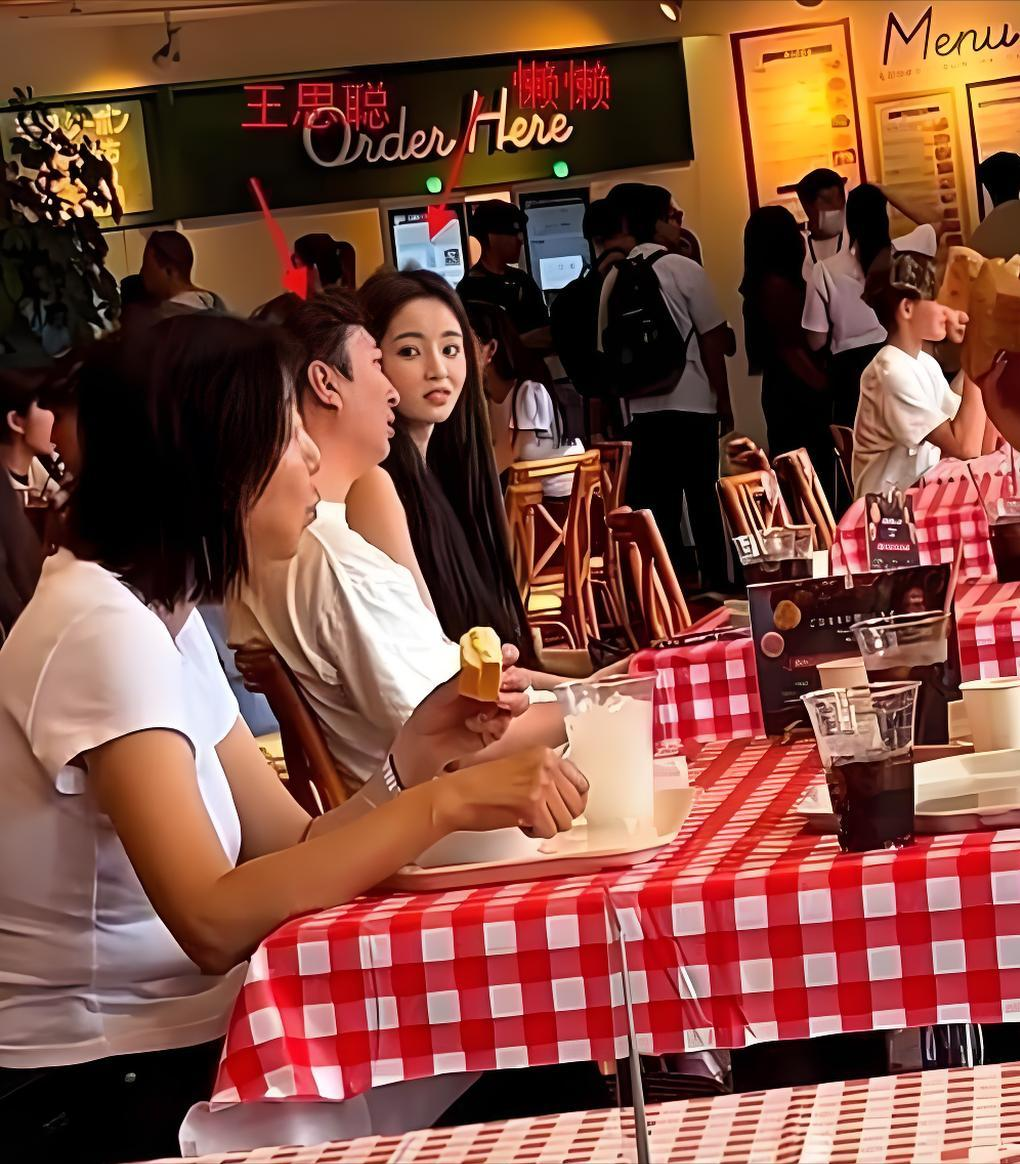  王思聪韩国偶遇事件：网红审美逻辑与社交传播机制深度解析 娱乐新闻