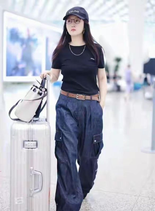  从「甜歌皇后」到「穿搭教科书」：杨钰莹54岁的减龄方法论拆解 时尚用品