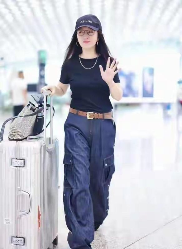  从「甜歌皇后」到「穿搭教科书」：杨钰莹54岁的减龄方法论拆解 时尚用品