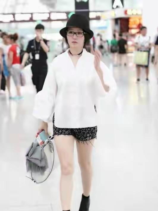  从「甜歌皇后」到「穿搭教科书」：杨钰莹54岁的减龄方法论拆解 时尚用品